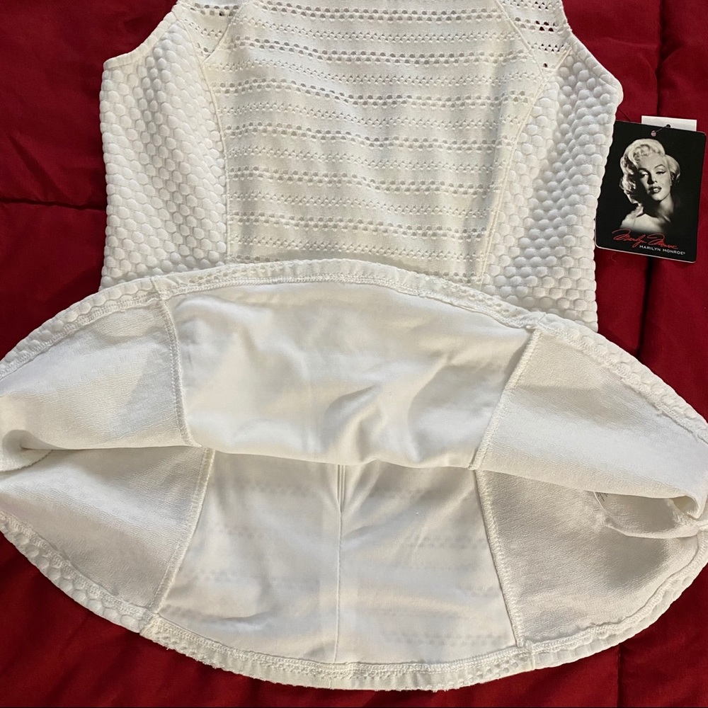 Marilyn Monroe NWT Off White Armless Peplum Top S - Picture 5 of 15